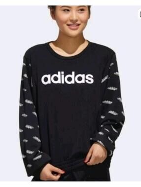 Adidas sweatshirt is a crew neck pullover Medium